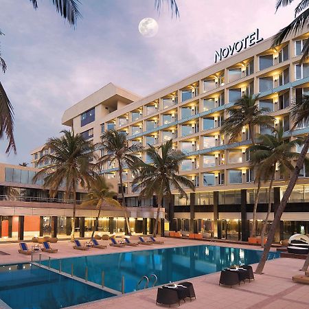 孟买珠瑚海滩诺富特酒店 外观 照片 The hotel's pool