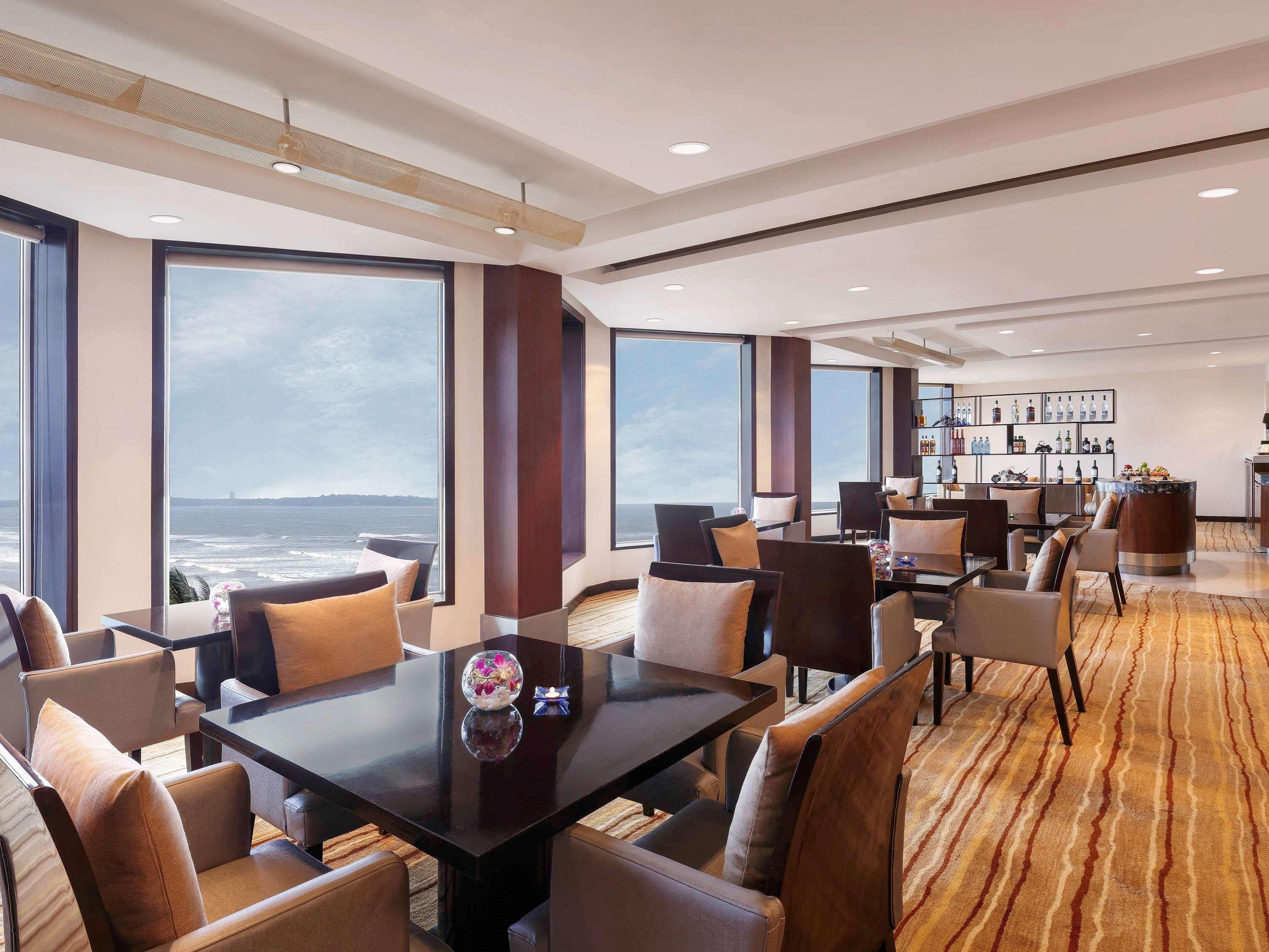 孟买珠瑚海滩诺富特酒店 外观 照片 Club Lounge at the Taj Mahal Palace
