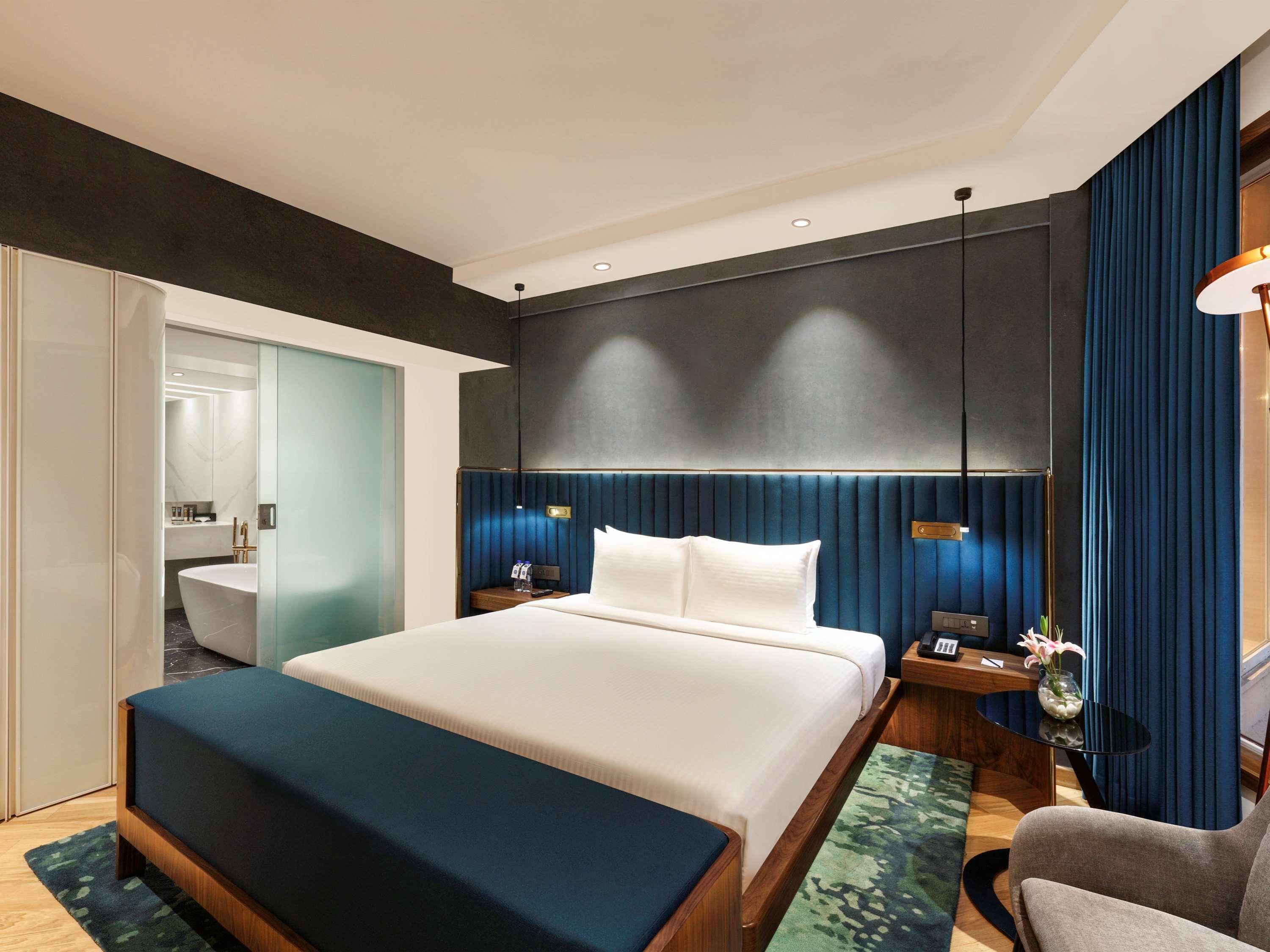 孟买珠瑚海滩诺富特酒店 外观 照片 A bedroom at the hotel