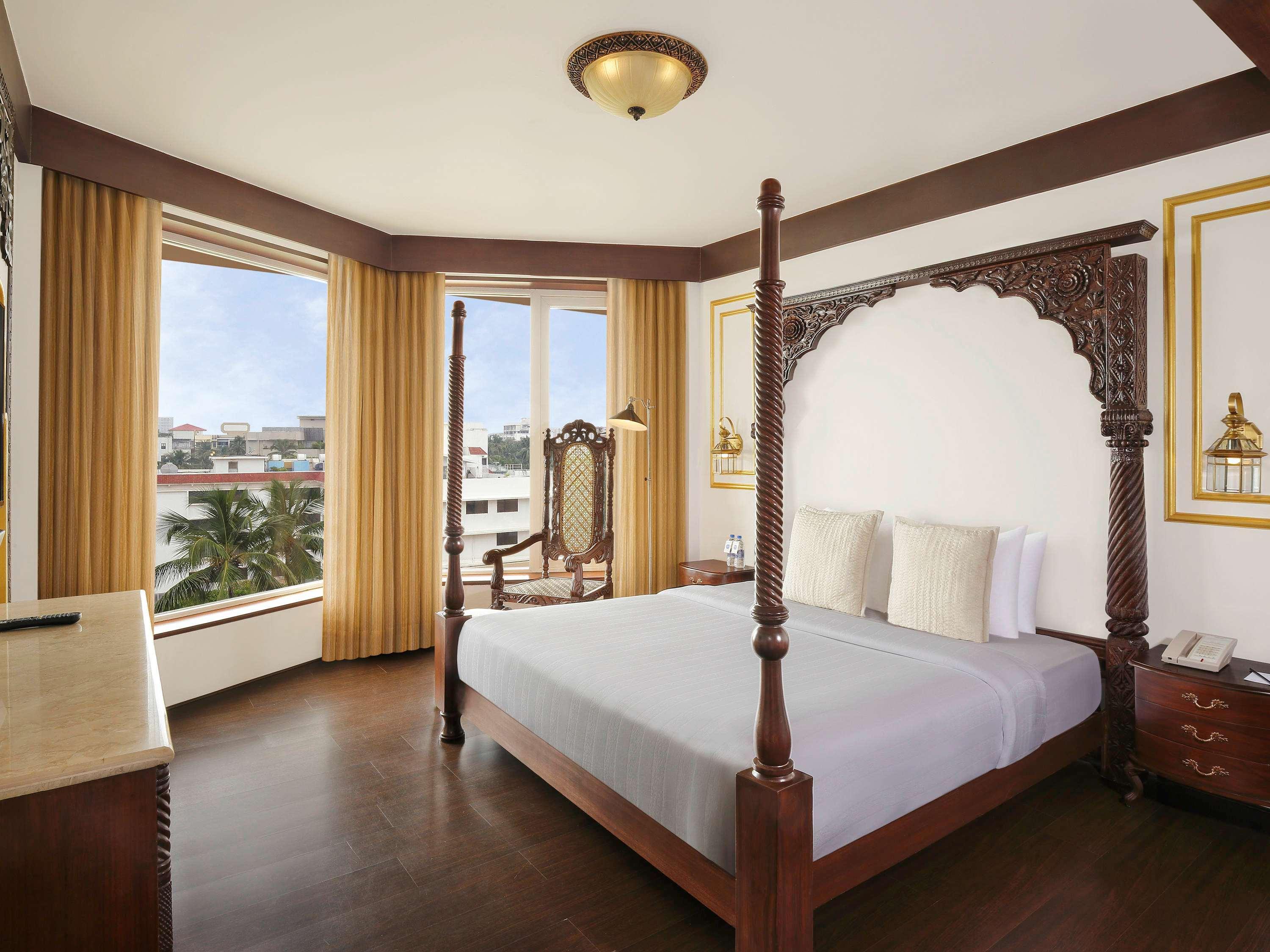 孟买珠瑚海滩诺富特酒店 外观 照片 A bedroom at the hotel