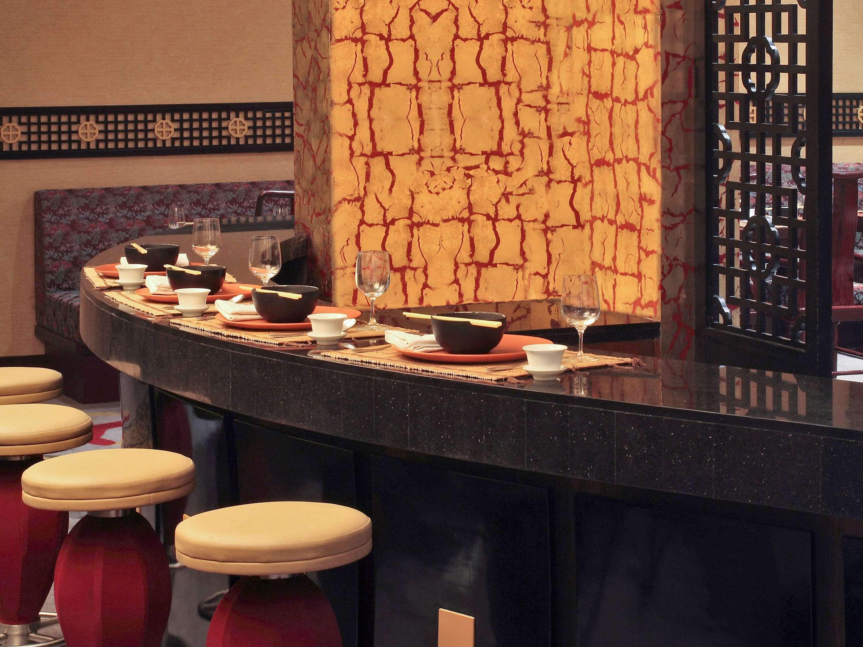 孟买珠瑚海滩诺富特酒店 外观 照片 A sushi bar