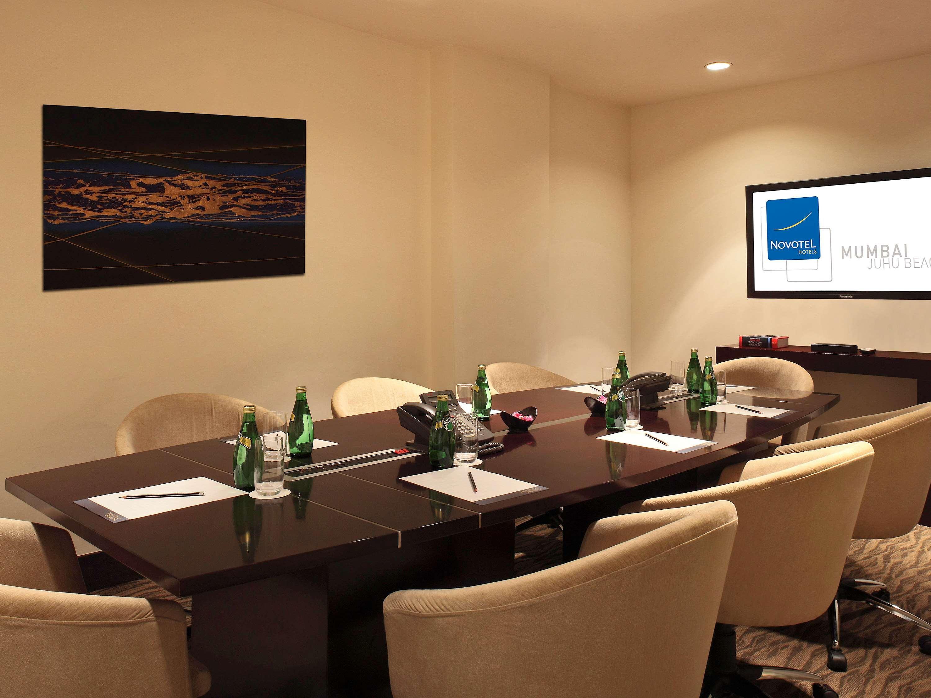 孟买珠瑚海滩诺富特酒店 外观 照片 Meeting room at the hotel