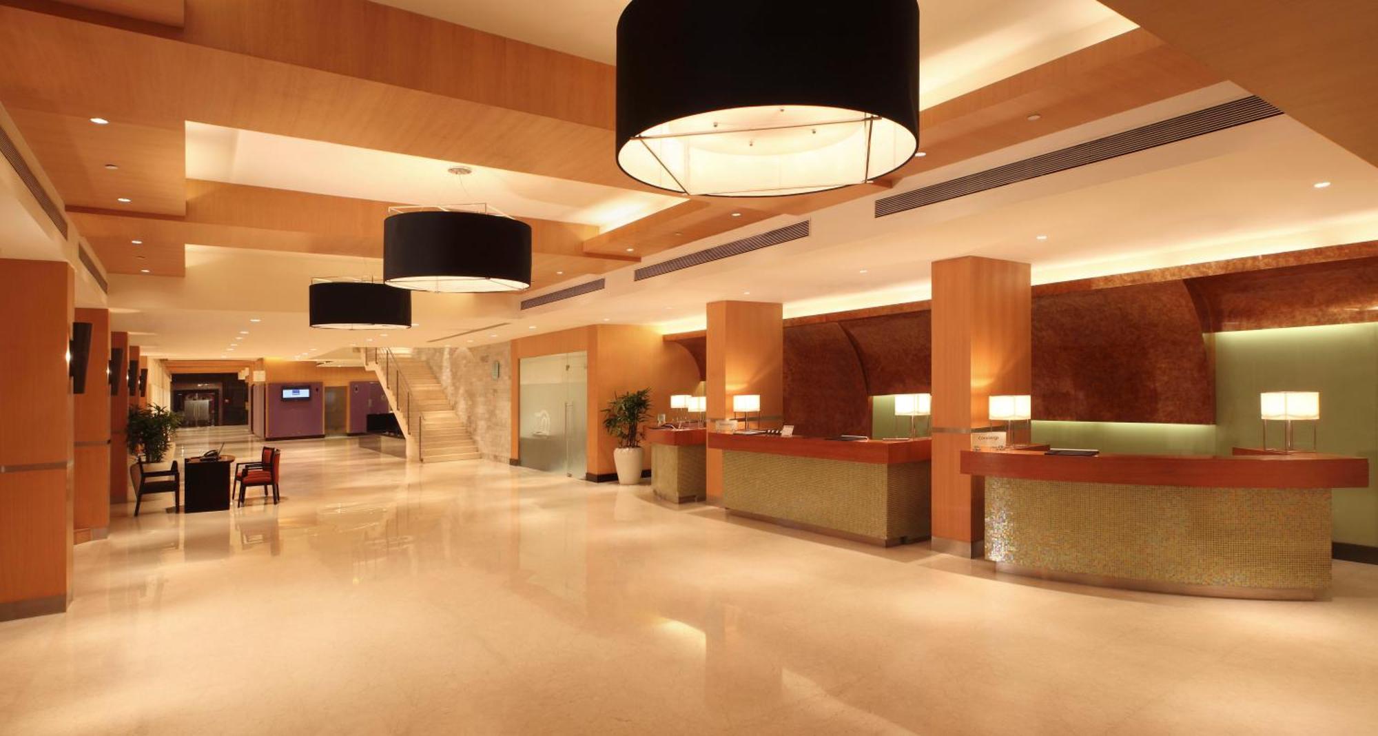 孟买珠瑚海滩诺富特酒店 外观 照片 The lobby of the hotel